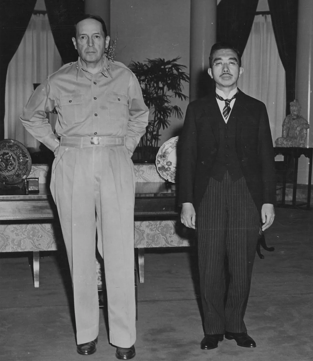 General Douglas MacArthur (left) and Emperor Hirohito (right) in September 1945